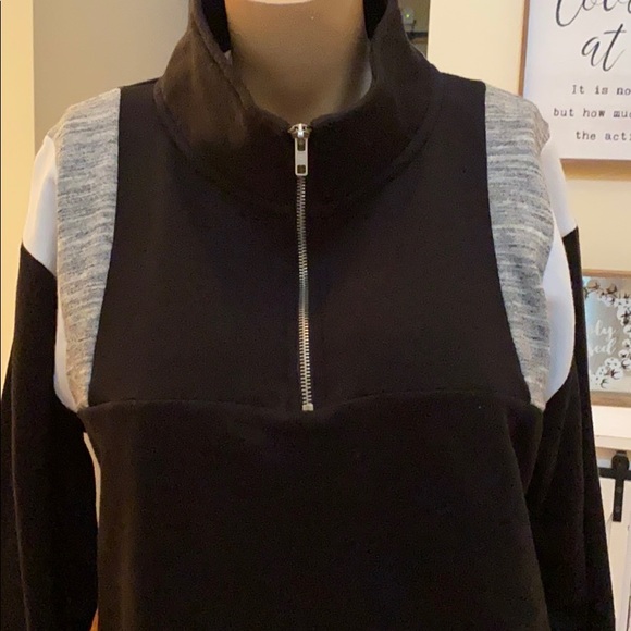 PINK Victoria’s Secret pull over - Picture 3 of 8